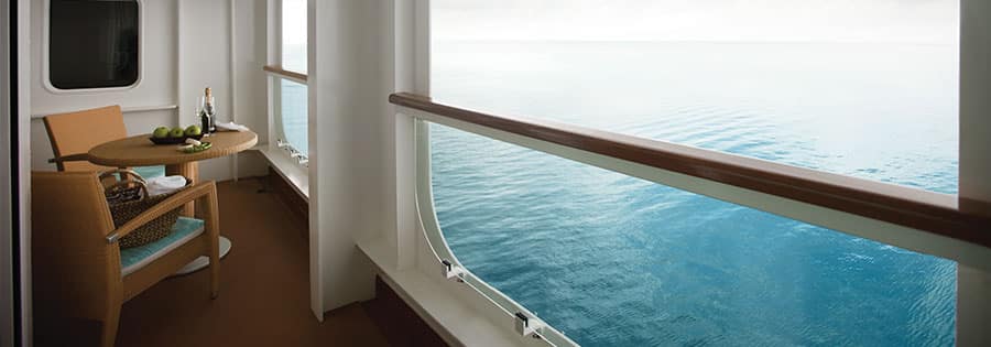 Chambre de la suite Owners Haven avec grand balcon sur le Norwegian Jewel