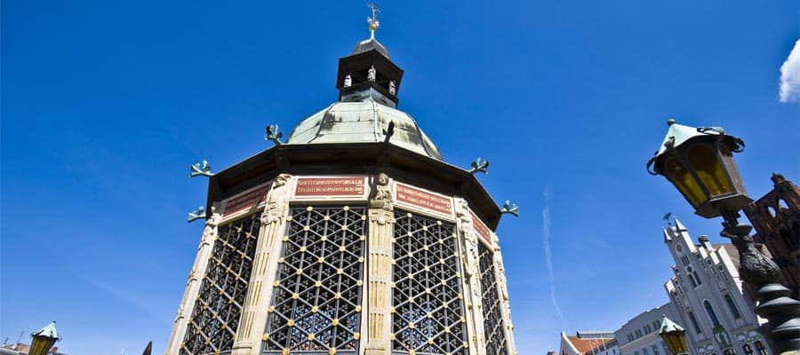 Berühmter Brunnen in Wismar auf Ihrer Europakreuzfahrt