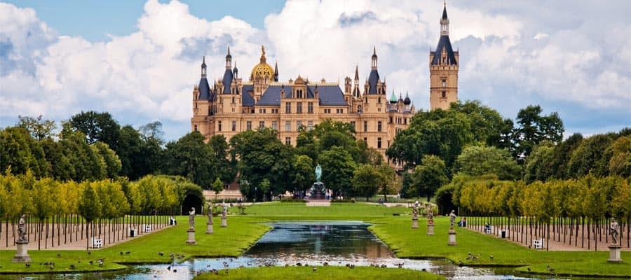 Fairy-tale castle in Schwerin on your Europe cruise