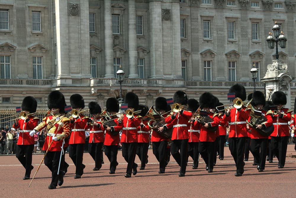 Relève de la garde du palais à Londres