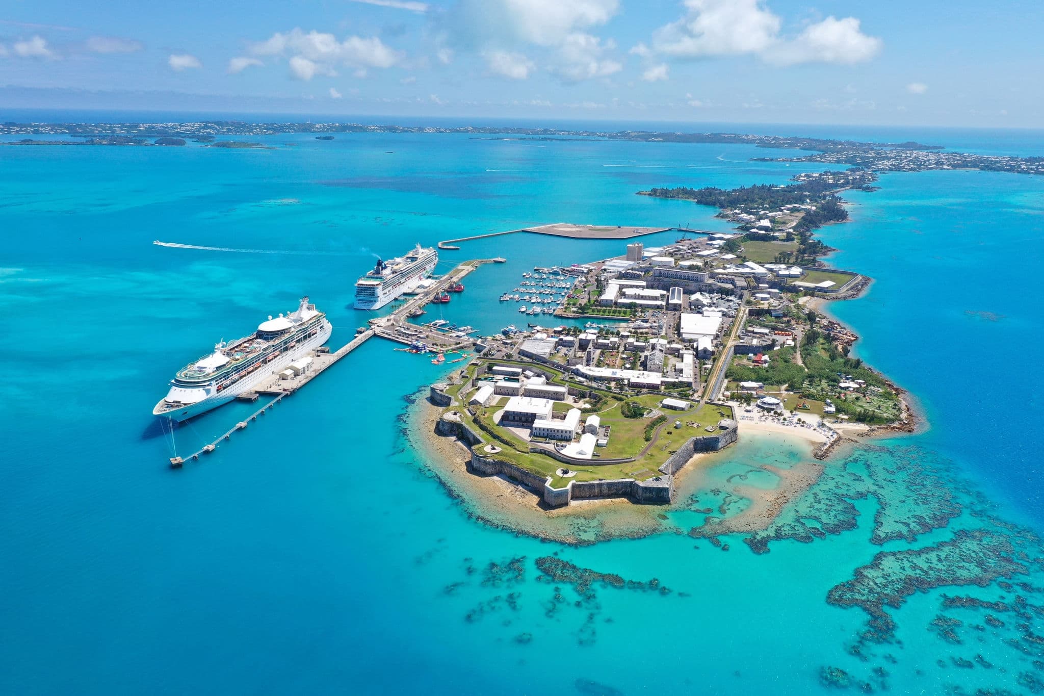 NCL-Bermuda-Cruise-Royal-Naval-Dockyard.jpg Remote Bermuda island in the middle of the Atlantic Ocean